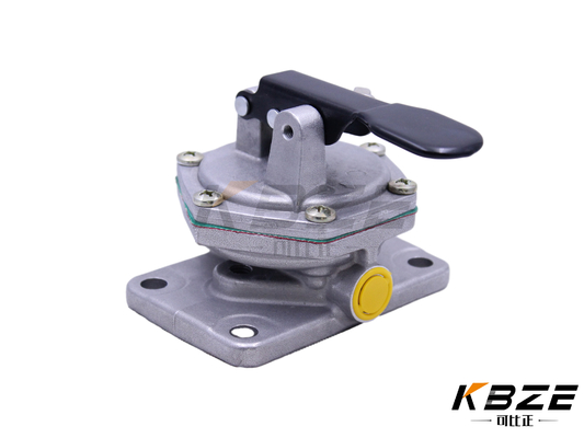 KOMATSU 6251-71-8210 6251718210 PC400 PC400-7 PC400-8 PC450 PC450-7 PC450-8 PC450LC-8 için yakıt besleme pompasının değiştirilmesi
